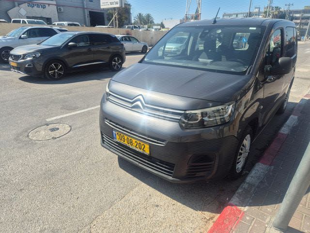 מודעת רכב סיטרואן ברלינגו