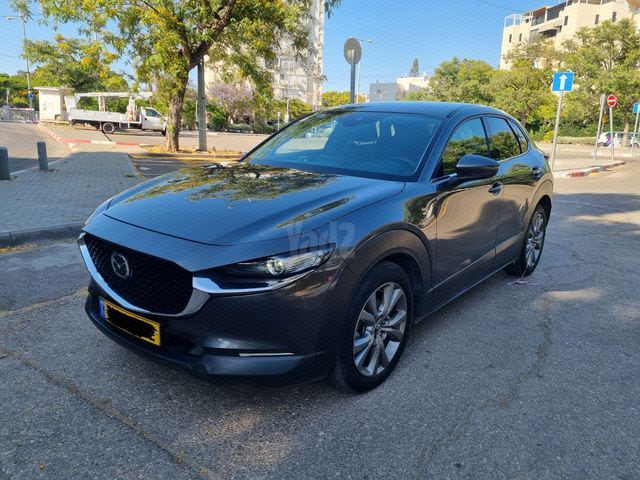 מודעת רכב מאזדה CX-30