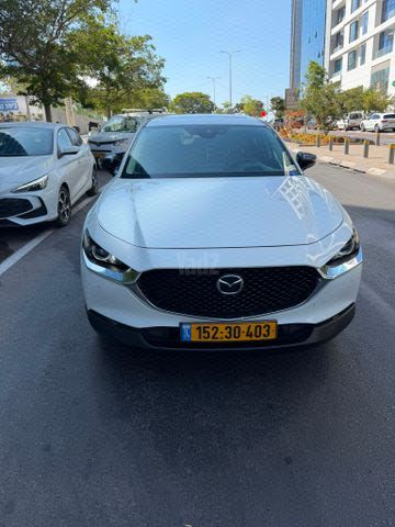 מודעת רכב מאזדה CX-30