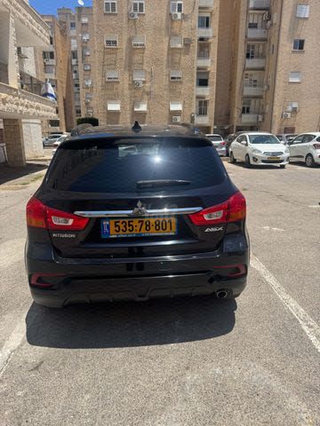 מודעת רכב מיצובישי ASX