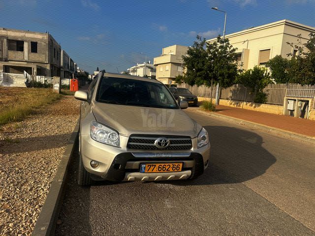 מודעת רכב טויוטה RAV4