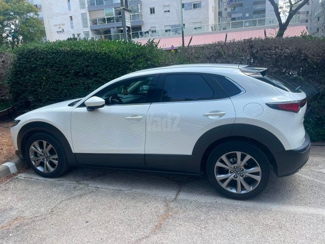 מודעת רכב מאזדה CX-30