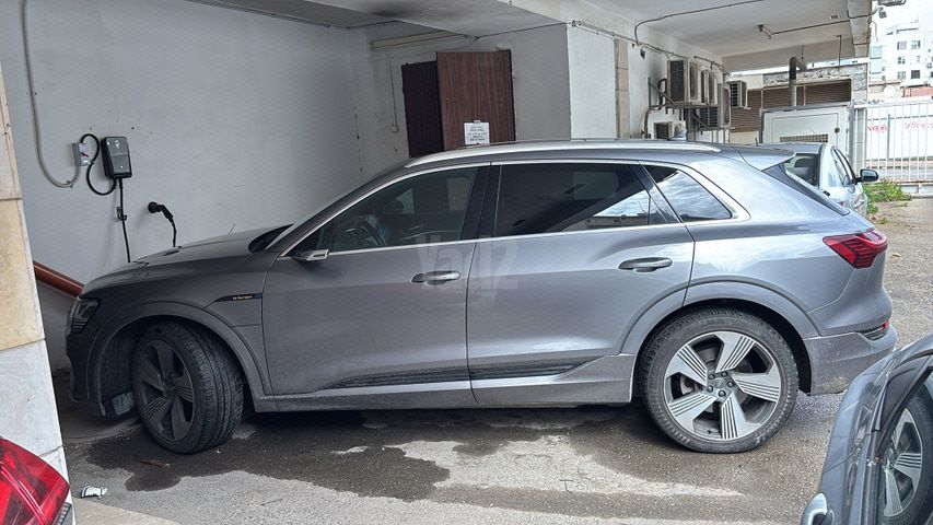 מודעת רכב אאודי E-tron
