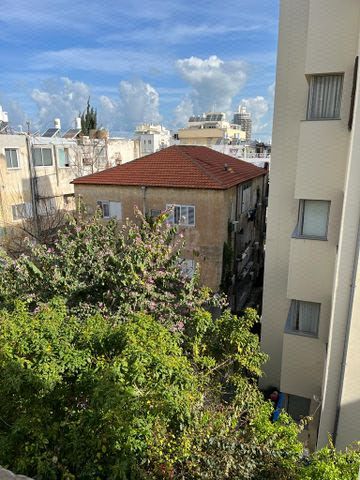 ג'ורג' אליוט 13