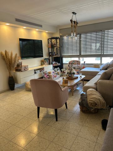 מודעת נכס, משה שפירא, לב הפארק, רעננה