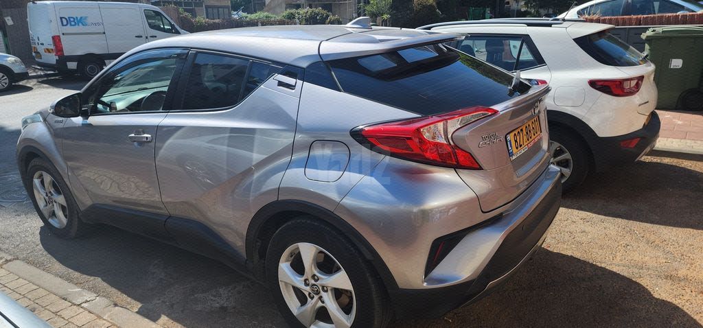 מודעת רכב טויוטה C-HR