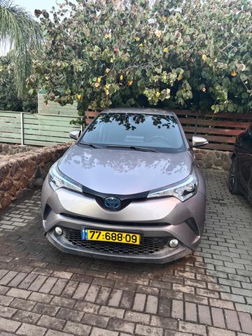 מודעת רכב טויוטה C-HR