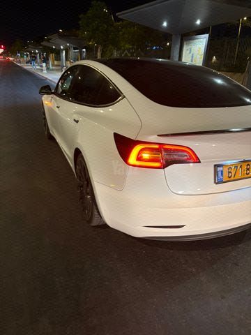 מודעת רכב טסלה מודל 3