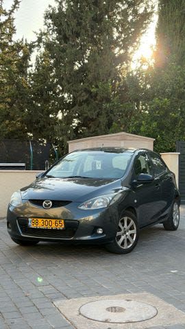 מודעת רכב מאזדה 2