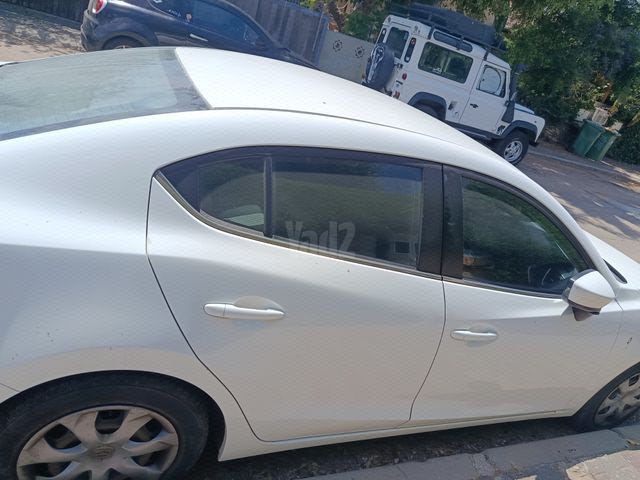 מודעת רכב מאזדה 3