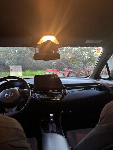 מודעת רכב טויוטה C-HR