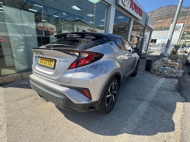 מודעת רכב טויוטה C-HR