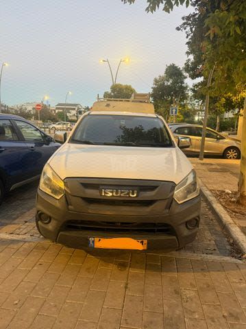 מודעת רכב איסוזו די-מקס