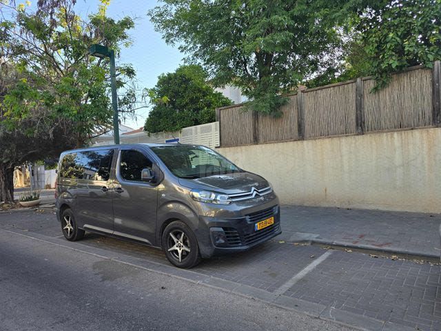 מודעת רכב סיטרואן ג'אמפי