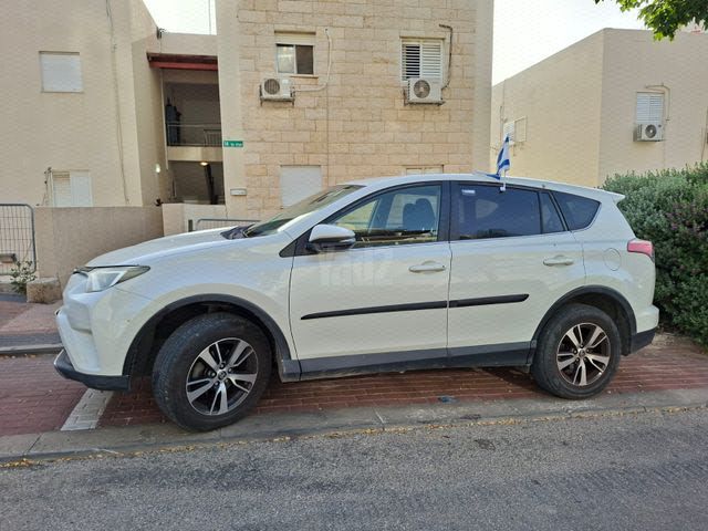 מודעת רכב טויוטה RAV4