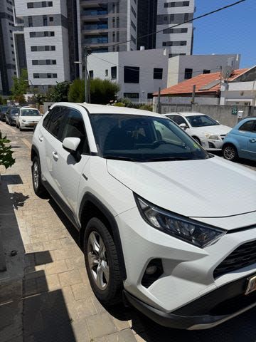 מודעת רכב טויוטה RAV4