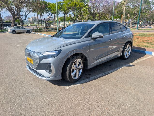 מודעת רכב אאודי Q4 e-tron