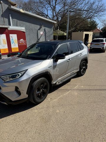 מודעת רכב טויוטה RAV4