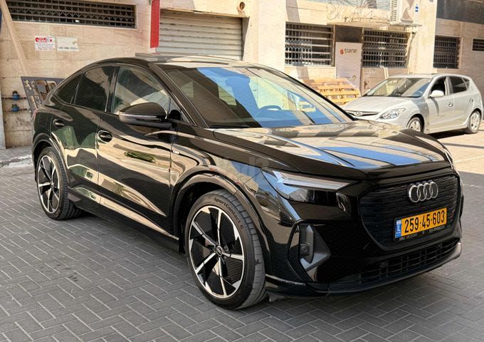 מודעת רכב אאודי Q4 e-tron