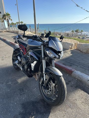 מודעת רכב טריומף Street Triple RS