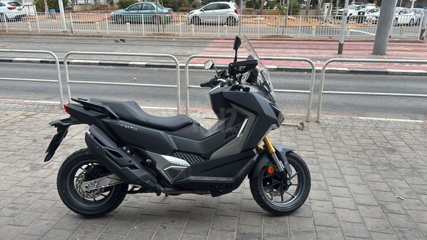 מודעת רכב סאן יאנג ADX400