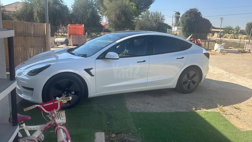 מודעת רכב טסלה מודל 3