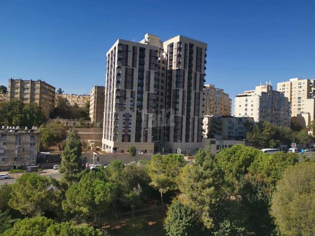 תמונה 9 של דירת 2.5 חדרים להשכרה בירושלים