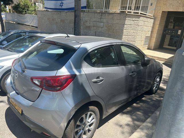 מודעת רכב מאזדה 2
