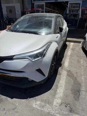מודעת רכב טויוטה C-HR