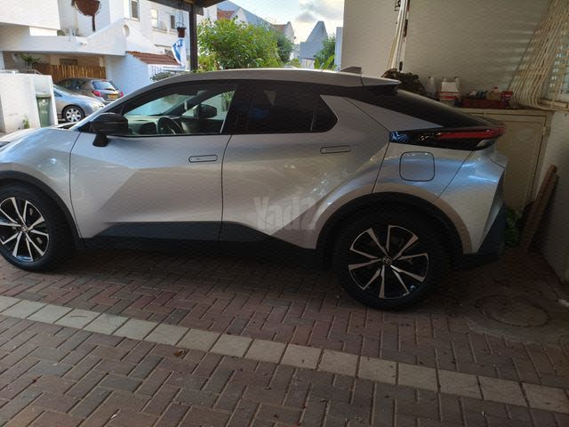 מודעת רכב טויוטה C-HR