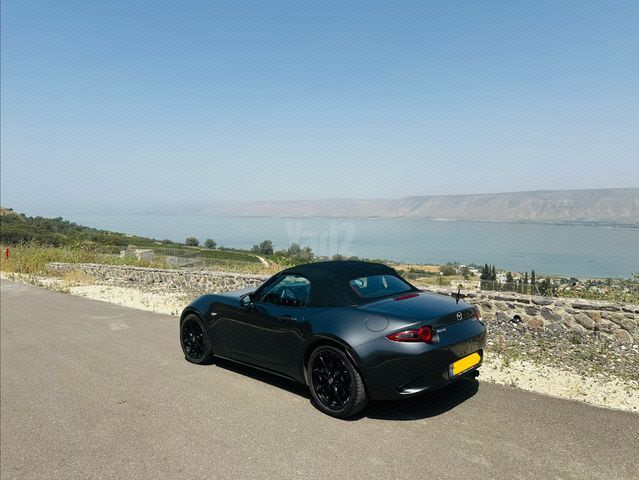 מודעת רכב מאזדה MX-5