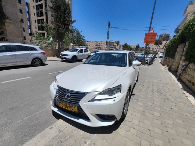 מודעת רכב לקסוס IS