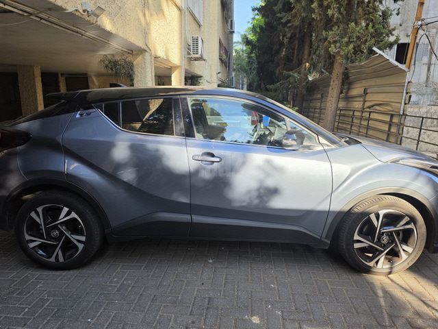 מודעת רכב טויוטה C-HR