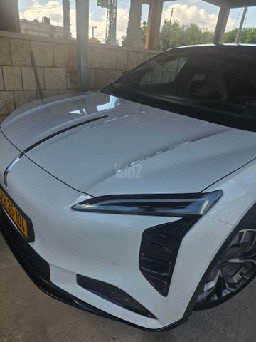 מודעת רכב הונגצ'י EHS7