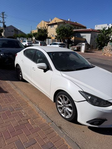 מודעת רכב מאזדה 3