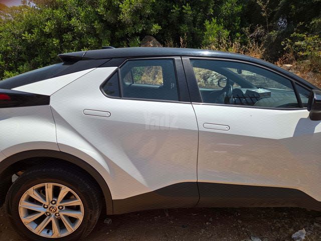 מודעת רכב טויוטה C-HR