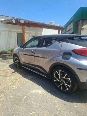 מודעת רכב טויוטה C-HR