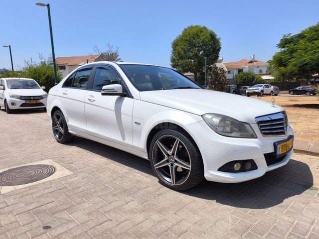 מודעת רכב מרצדס-בנץ C-class