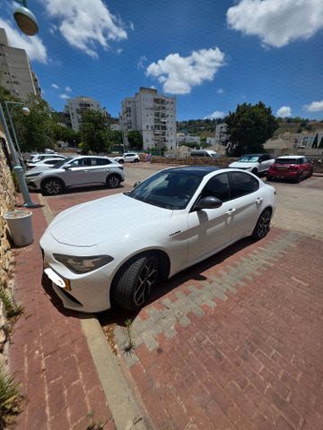 מודעת רכב אלפא רומיאו ג'וליה
