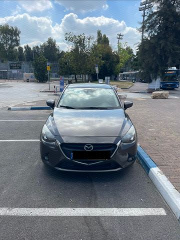 מודעת רכב מאזדה 2