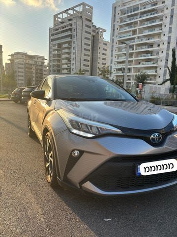 מודעת רכב טויוטה C-HR