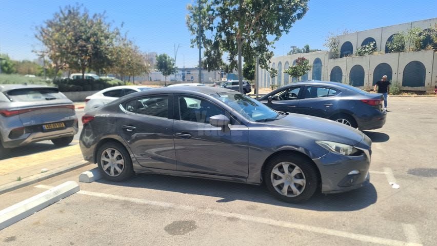 מודעת רכב מאזדה 3