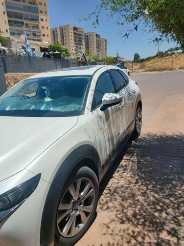 מודעת רכב מאזדה CX-30