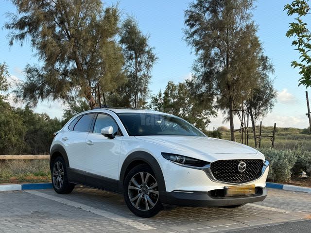 מודעת רכב מאזדה CX-30