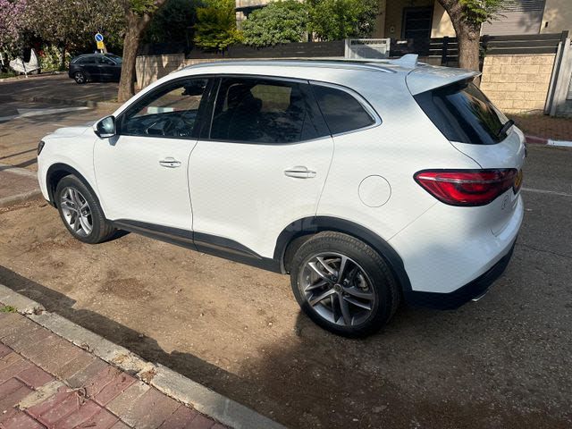 מודעת רכב אם ג'י EHS PHEV