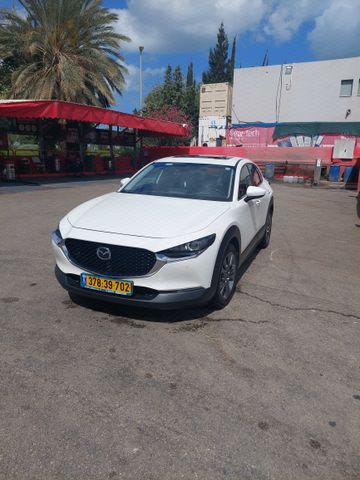 מודעת רכב מאזדה CX-30