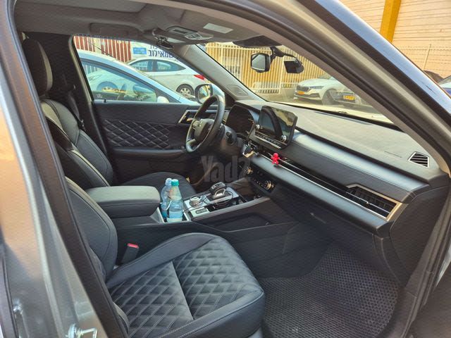 אאוטלנדר 4X2 Luxury Plus אוט׳ 2.5 (181 כ״ס)