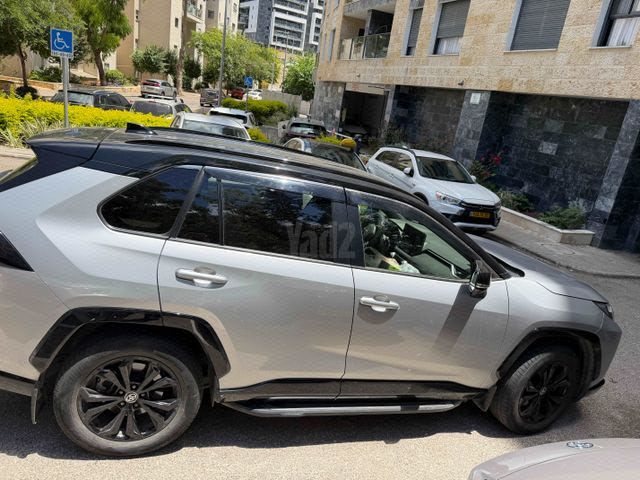 מודעת רכב טויוטה RAV4
