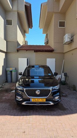 מודעת רכב אם ג'י EHS PHEV