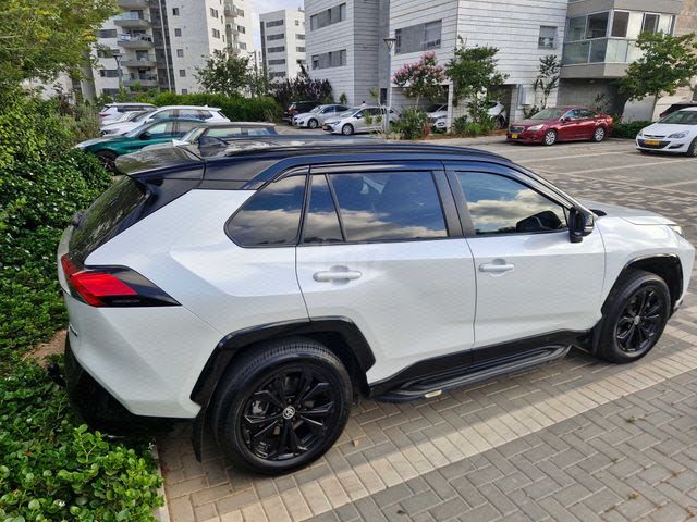 מודעת רכב טויוטה RAV4